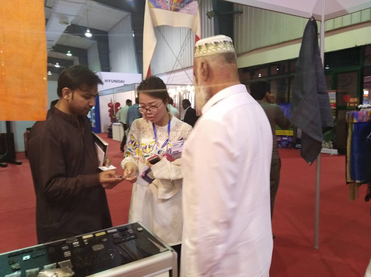 日日碰狠狠躁久久躁婷婷