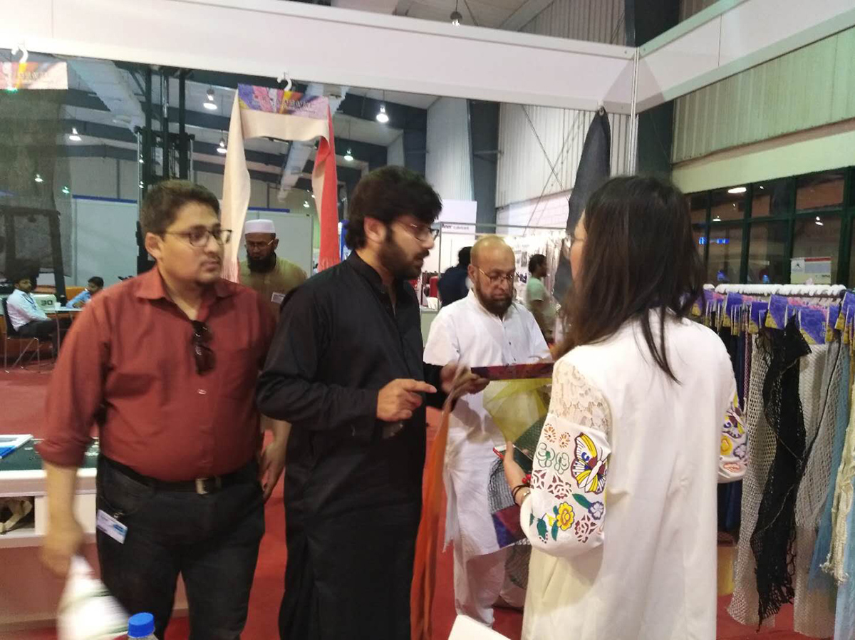 日日碰狠狠躁久久躁婷婷